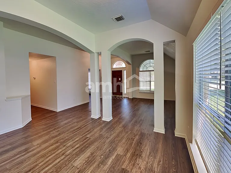 802 Cherry Blossom Dr — Photo 8