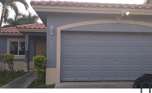3rd image of 865 SW 6th St