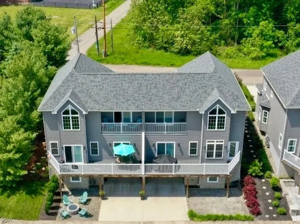 1939 Craig Dr, Lake Milton, OH 44429