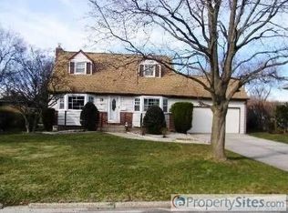 15 Gehrig St, Commack, NY 11725