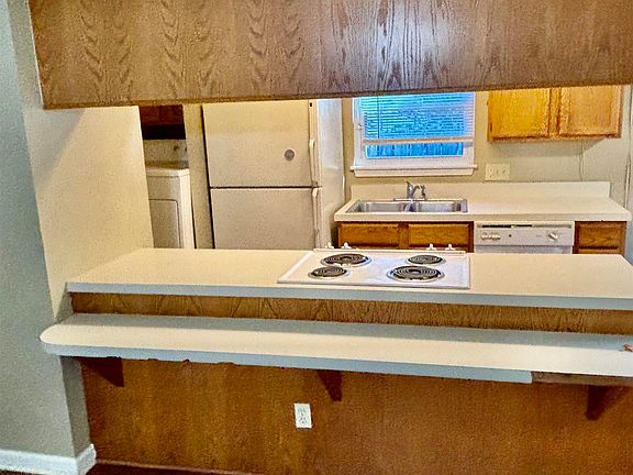 5th image of 206 Rockyreef Cir