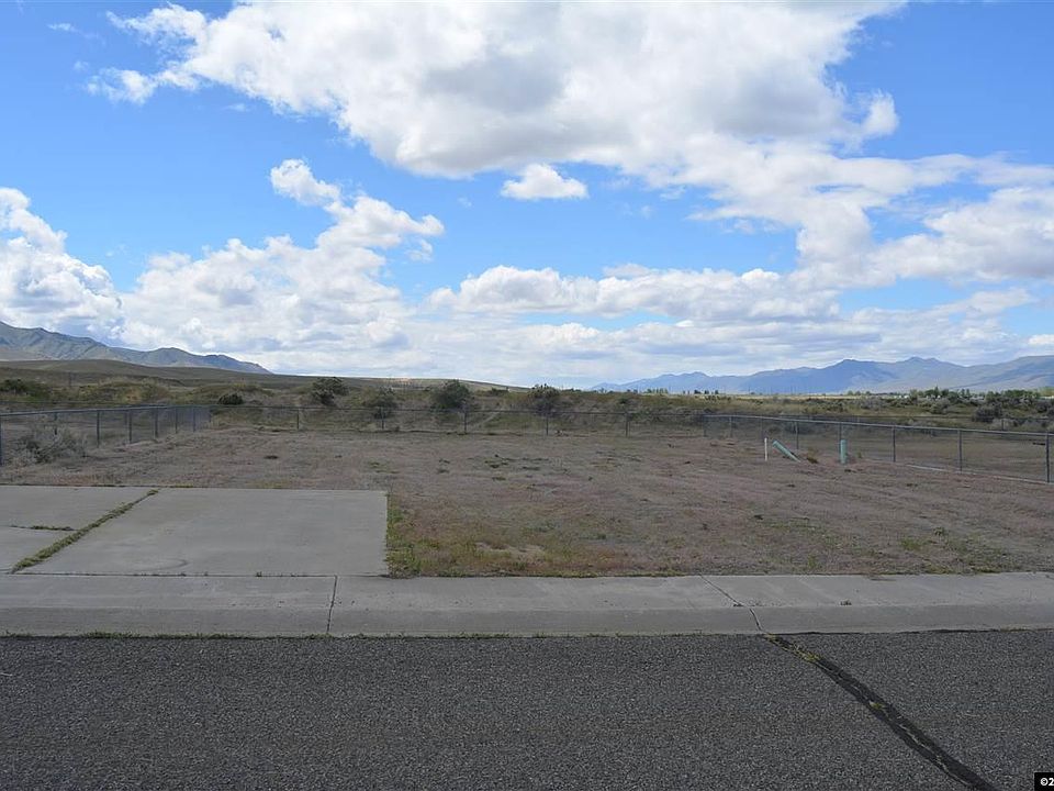 2nd image of 3567 Crown Royal Cir