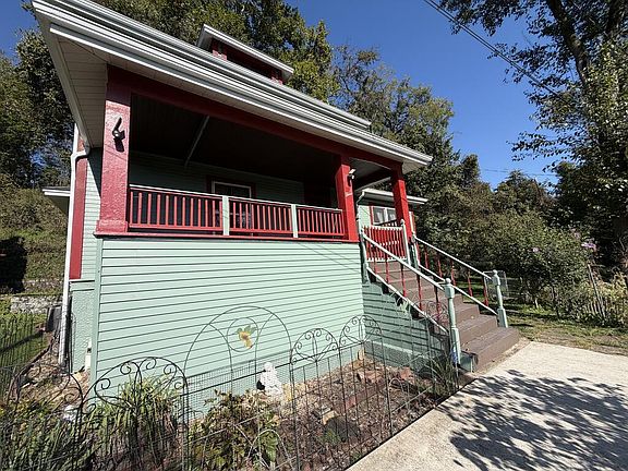 2nd image of 3 RAVINE AVENUE