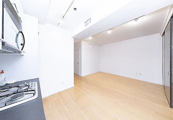 4th image of 43 Avenue A #1B