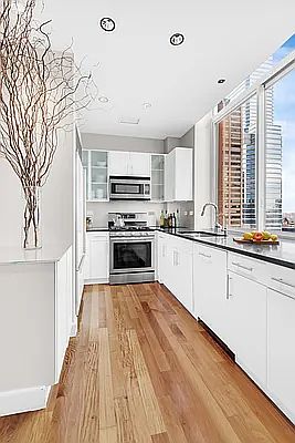 5th image of 212 E 57th St APT 23A