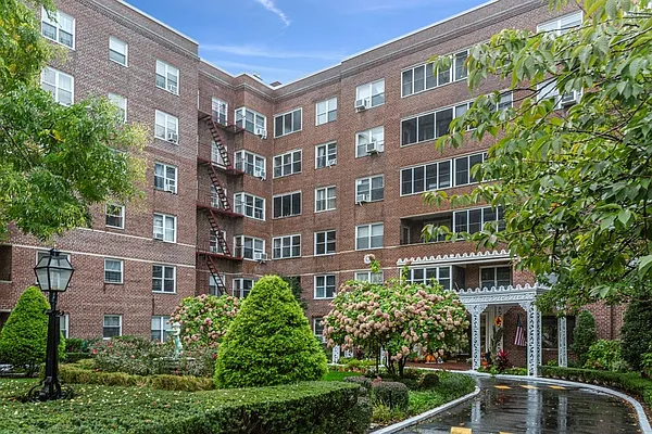 Sold by Douglas Elliman | media 18