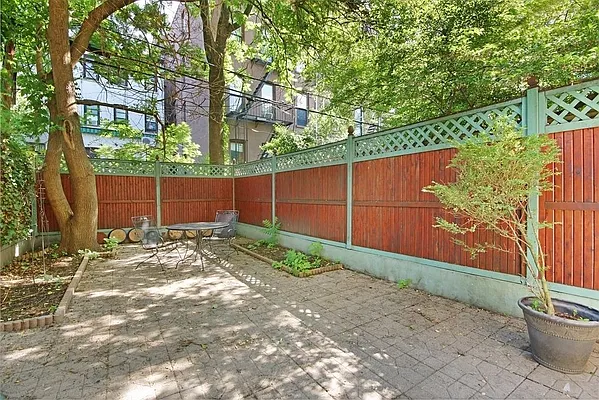 Rented by Limestone Realty Bklyn, LLC | media 10