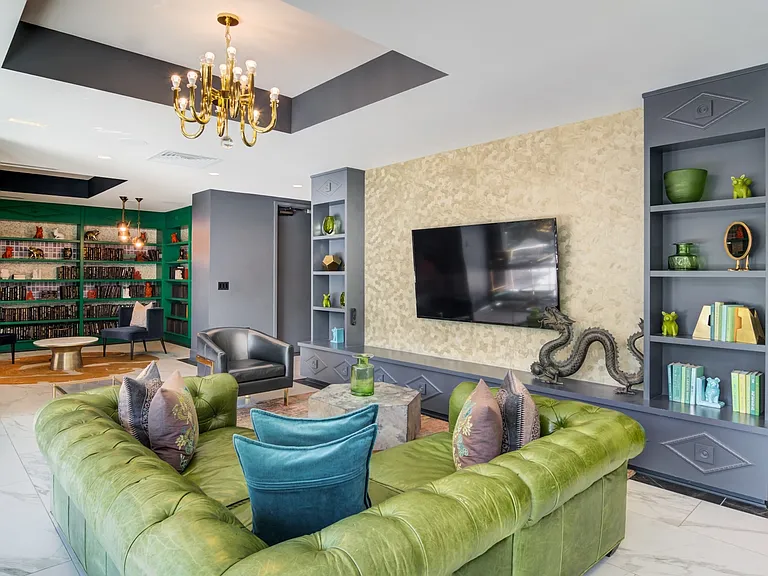 Axis Midtown — Photo 21
