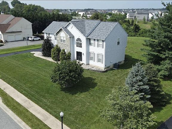 2nd image of 121 W Harvest Dr