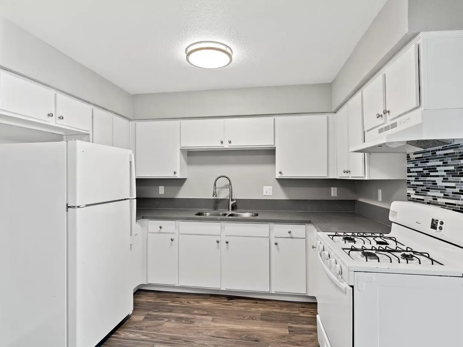 Strata Apartments — Photo 1
