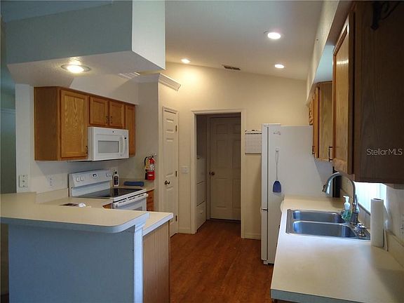 3rd image of 6986 Starmount Dr