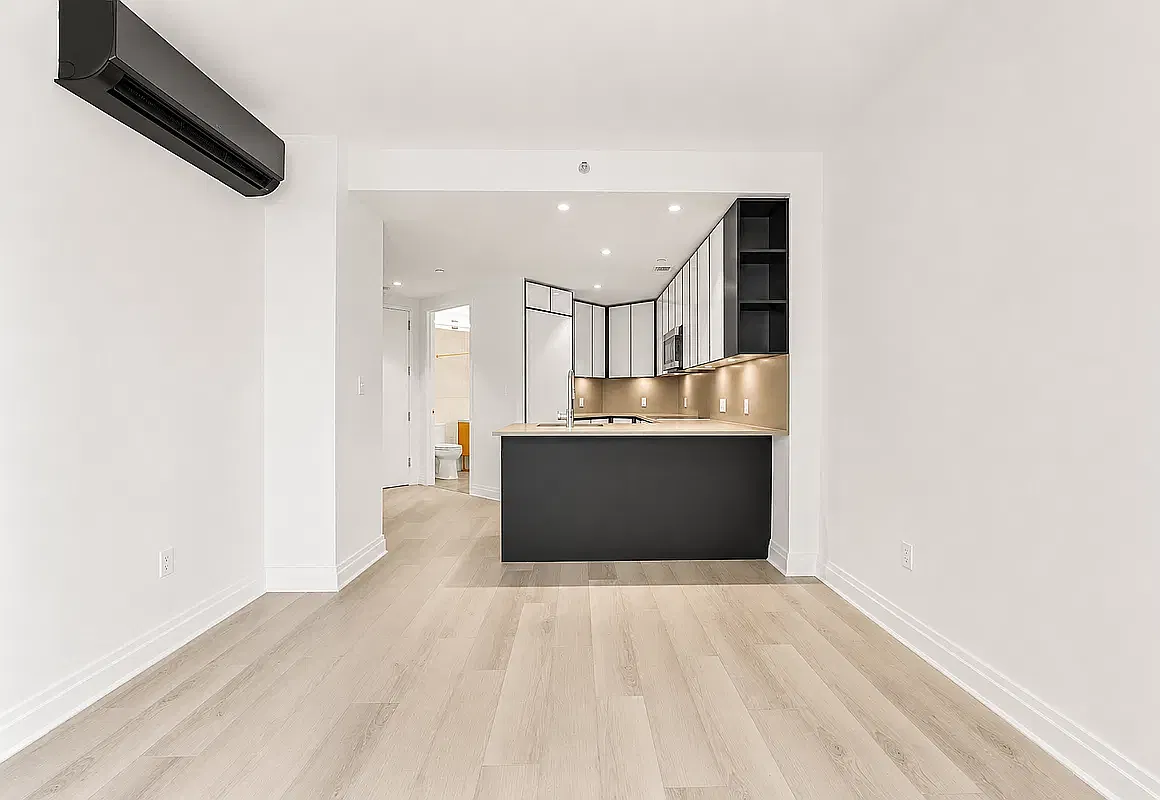 10-25 Jackson Ave — Photo 1