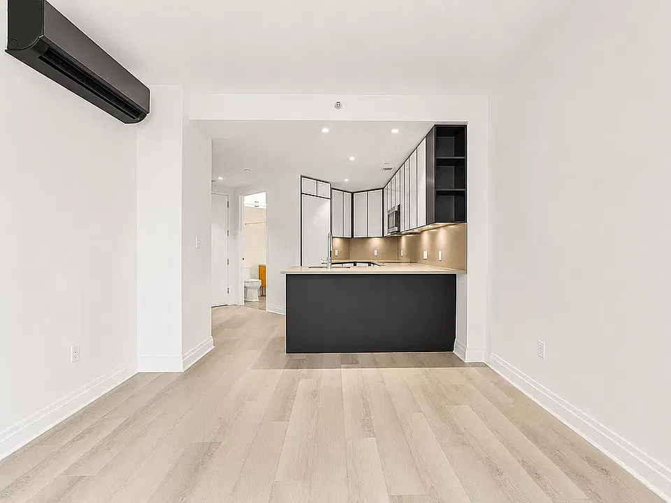 10-25 Jackson Ave #11B