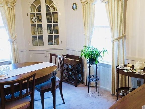 3rd image of 220 Woodland Ave N
