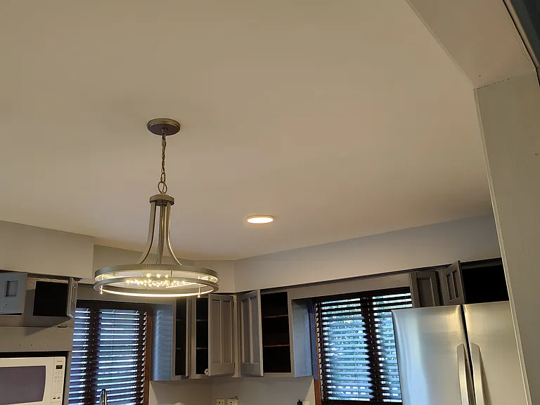 390 Diane Dr — Photo 4