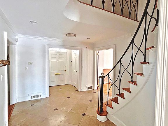 3rd image of 14 Birchwood Ln
