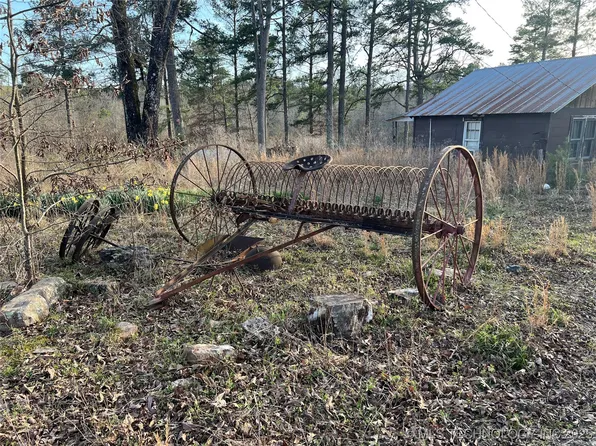 1 Riverside Ln, Smithville, OK 74957