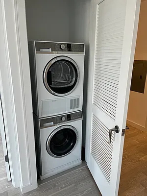 Rented by Bizzarro Agency | media 19