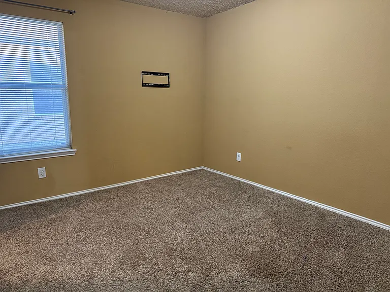 824 Mulder Dr — Photo 15