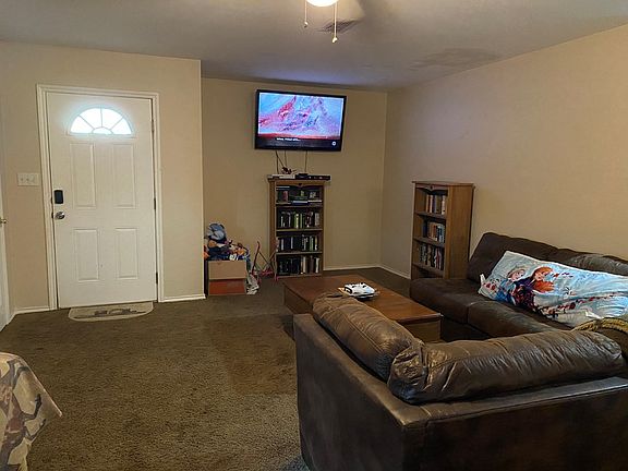 5th image of 216 E Circle Dr