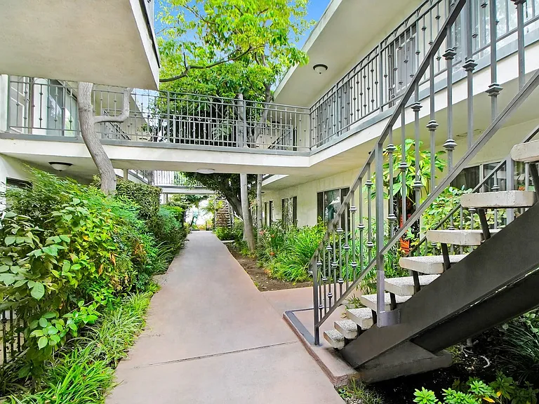 Dickens Court — Photo 10