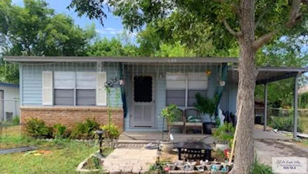 2 bed, 1.0 bath, 850 sqft, $875 — Photo 1