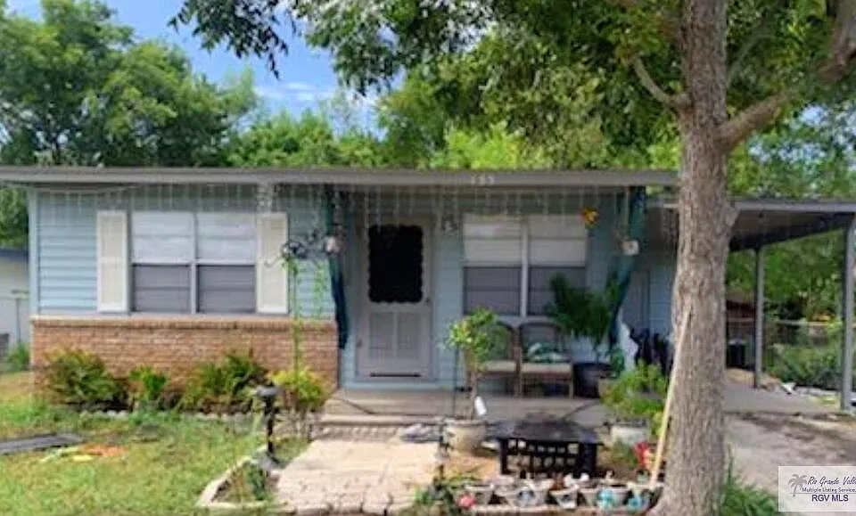 155 Calle Reyna
