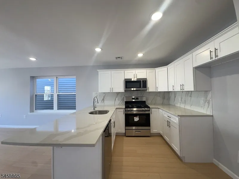 3 bed, 2.0 bath, $2,650 — Photo 1