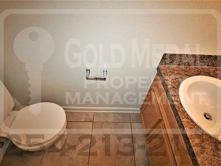 1103 Lansberry Ct — Photo 8