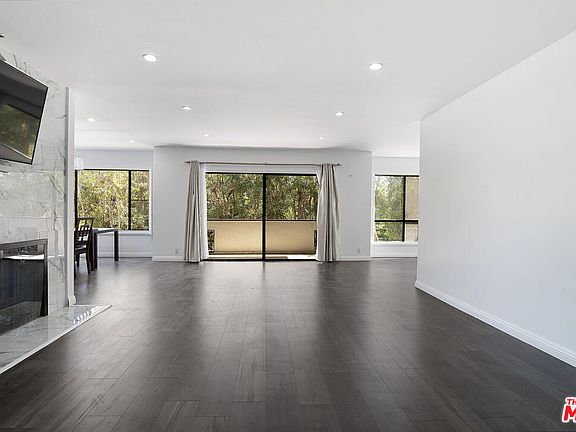 2nd image of 853 S Le Doux Rd APT 201