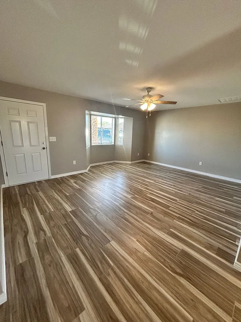 1111 Shorewood Circle — Photo 2