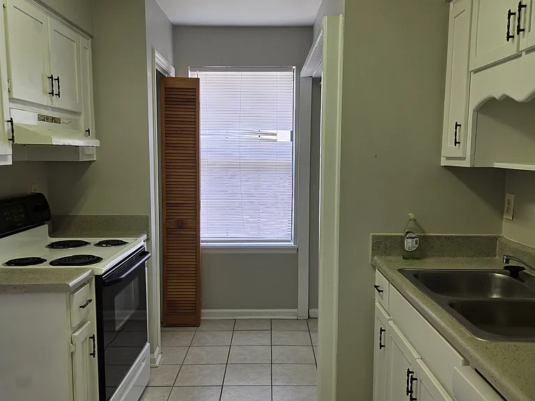 425 Admirals Walk Dr — Photo 10