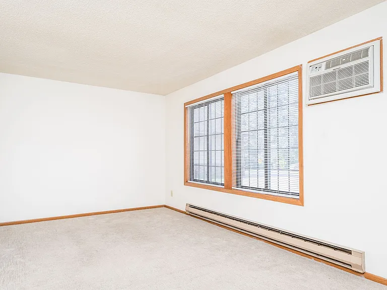 Woodcrest Townhomes — Photo 8