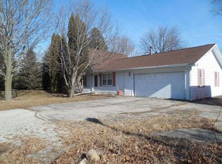 611 S 7th St, Delavan, WI 53115