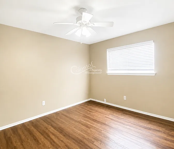 1406 Meadows Dr — Photo 9
