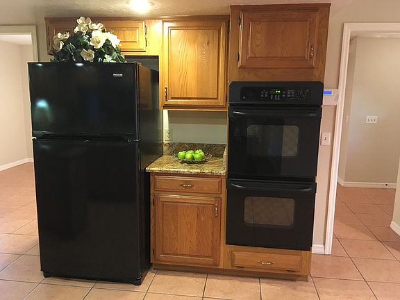 5th image of 819 Quincy Ave