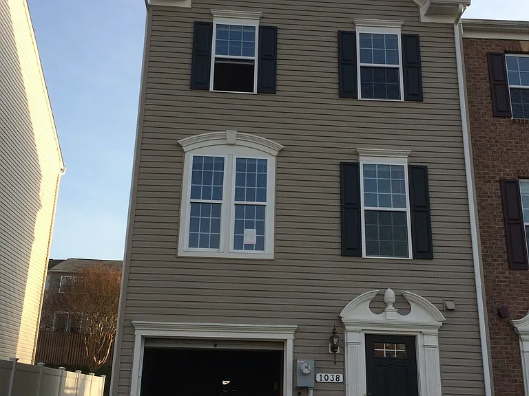 1038 Wisdom Ct — Photo 2