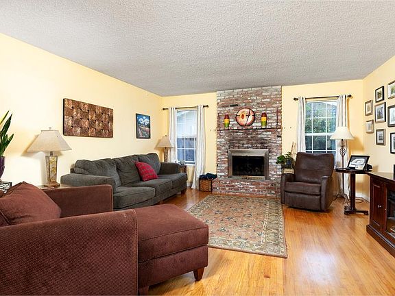 2nd image of 2229 Muriel Dr