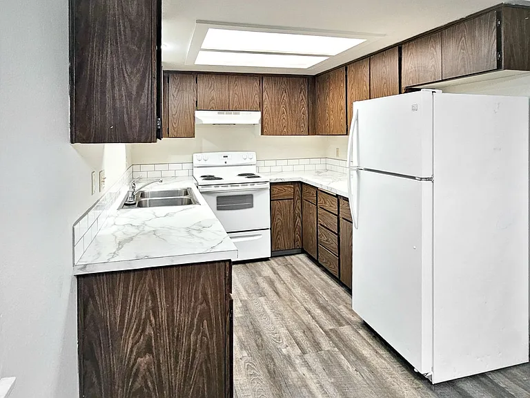 Avalon Court Apartments — Photo 50