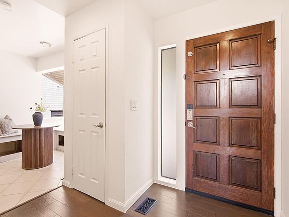 4th image of 39 Appian Way Unit C