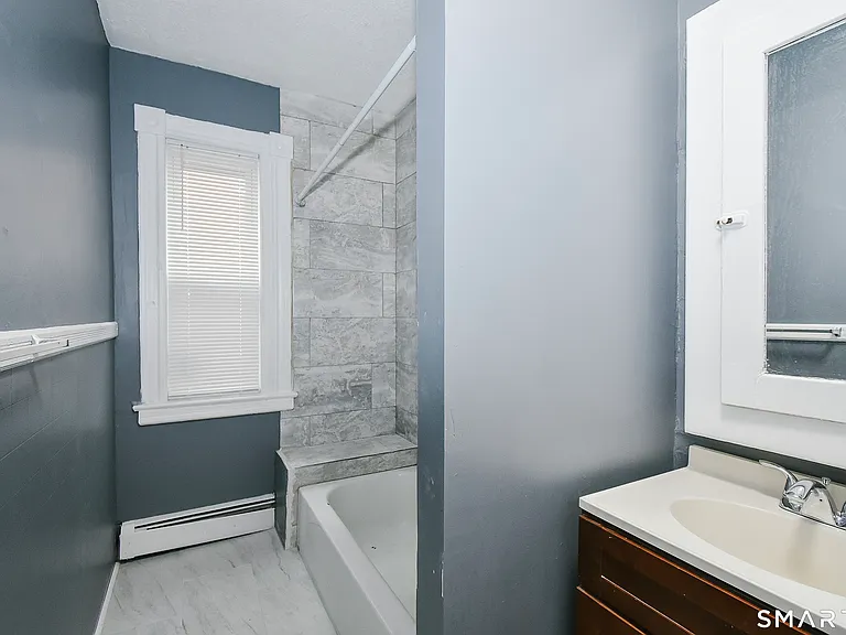 122 Hungerford St — Photo 12