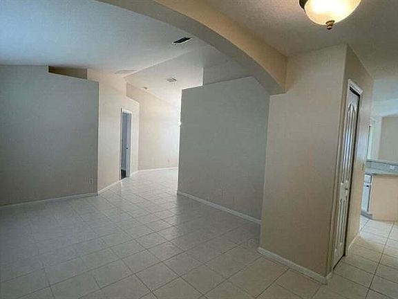 5th image of 1911 SE Camilo St