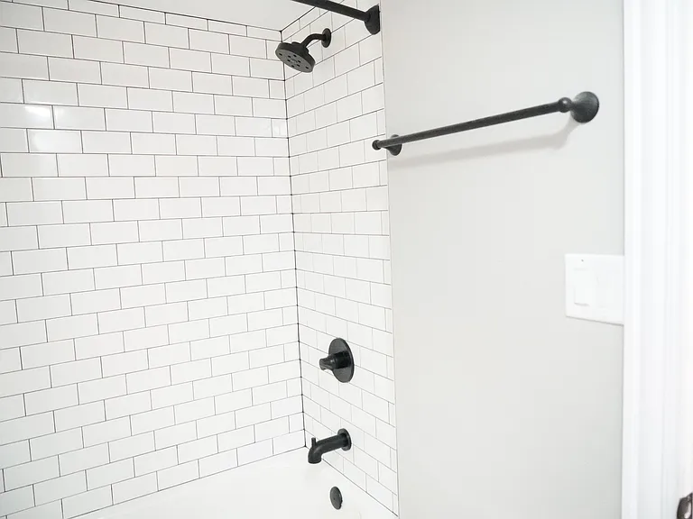 Pf-Arg, 2544 N. Avers Series — Photo 31