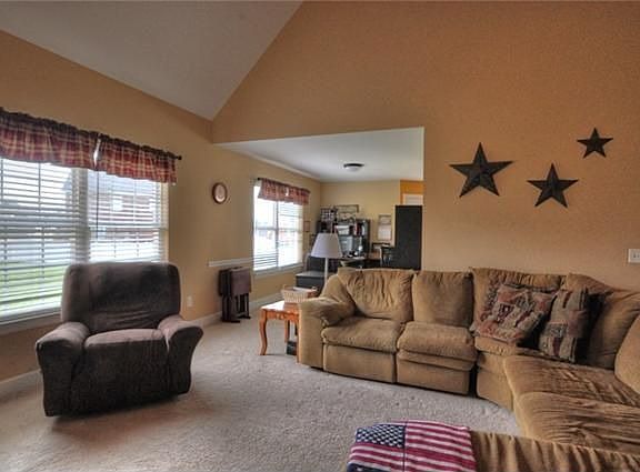 4th image of 1306 Davy Crockett Dr