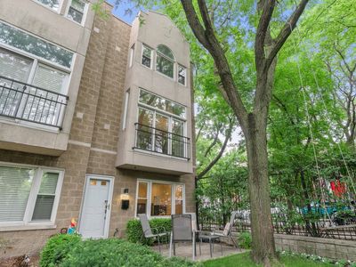 1212 W School St, Chicago, IL, 60657