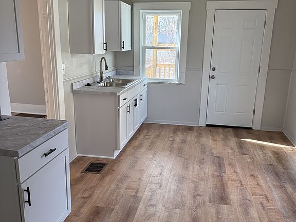 3rd image of 179 Linden Ave NE