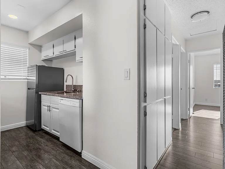 1168 E 10th St #224B — Photo 5