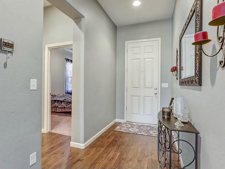 2525 W Connelly Ave — Photo 4
