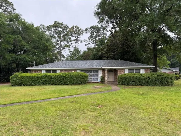5855 Woodvale Dr, Mobile, AL 36608