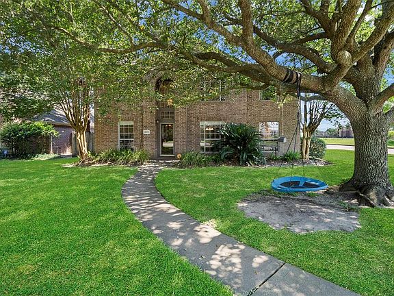 4th image of 2801 W Oaks Blvd